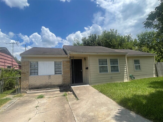 Building Photo - 10509 Fairland Dr