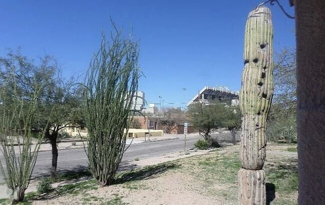 Photo - 320 N Warren Ave