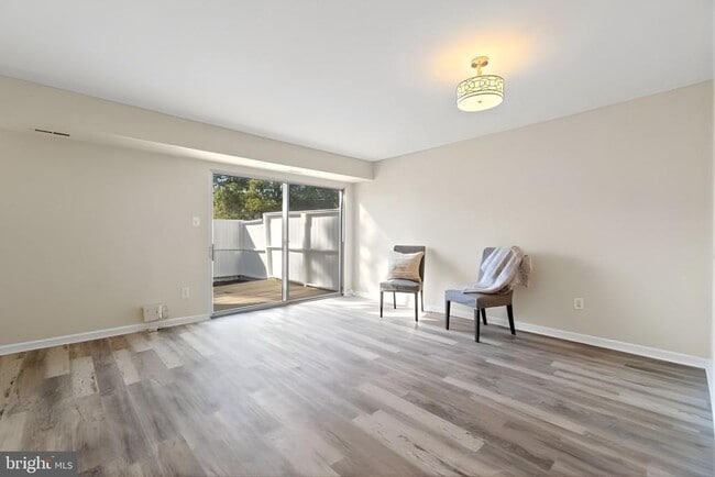 Photo - 107 St Charles Square