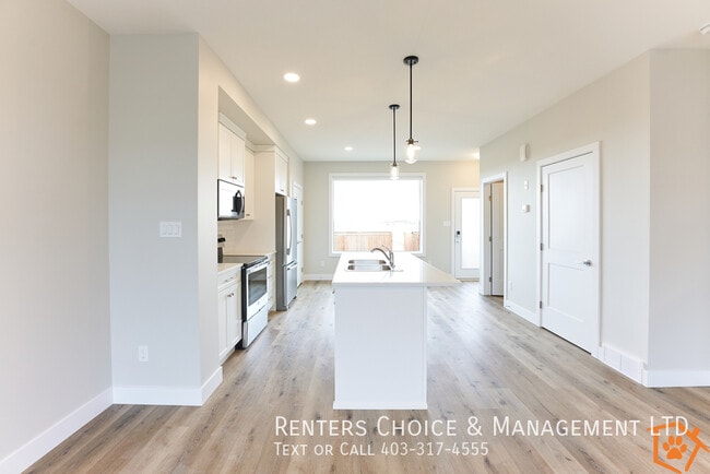 Photo - 3 Bedroom Townhouse With Assigned Parking