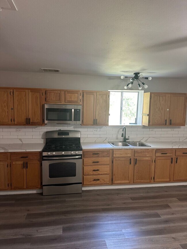 Photo - 8280 S State Hwy 78