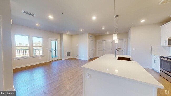 Building Photo - 12850 Mosaic Pk Wy Unit 2Q Rental
