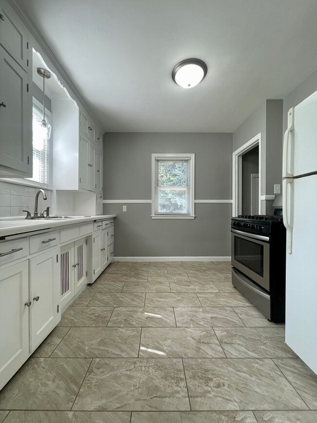 Photo - Stunning 3 Bedroom 2 Bathroom Home in Minneapolis!