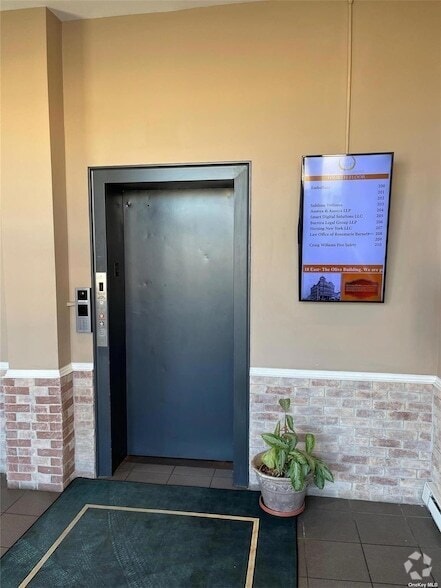 Building Photo - 18 E Sunrise Hwy Unit 3C Rental
