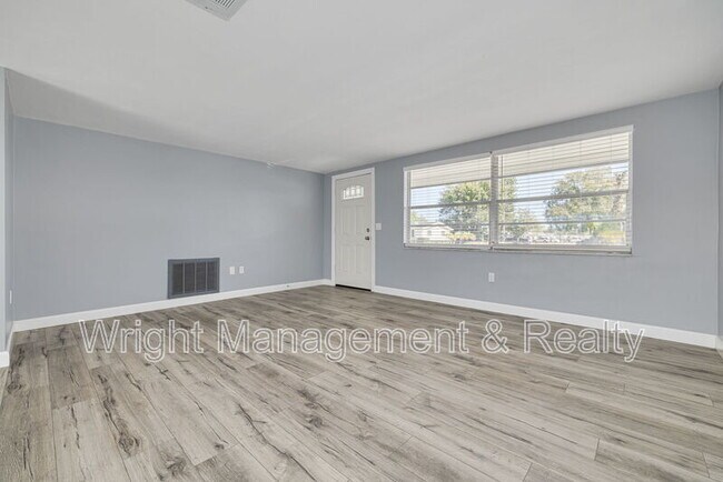 Photo - 3233 Finch Dr