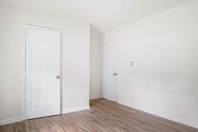 Photo - 2956 La Salle St