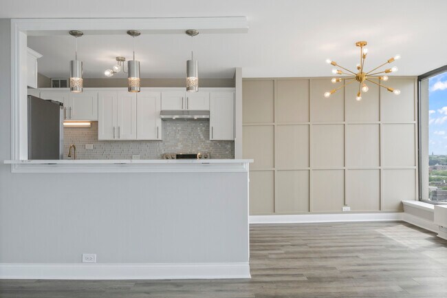 Photo - 5445 N Sheridan Rd