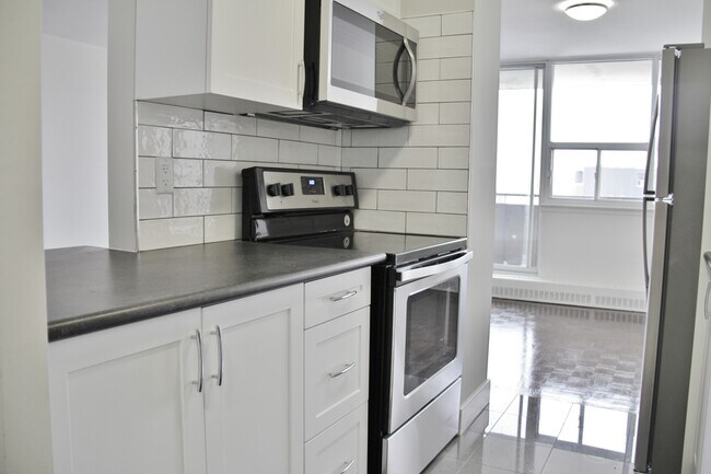 Building Photo - Pacific Way Apartments