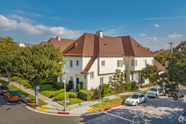 Building - Pierre Apartments