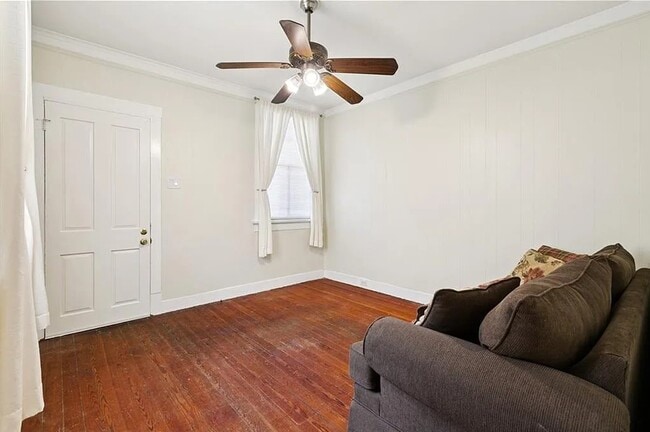 Living Room - 4320 Annunciation St Unit Apt A