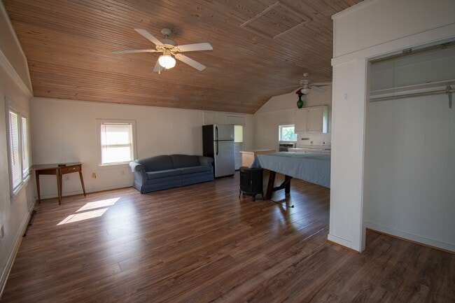 Photo - 306 W Bryan St