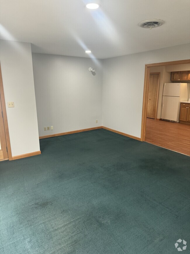 Building Photo - 94 E Bridge St Unit 2 Rental