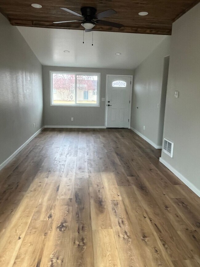 Single family home. 3 Bedroom,2 bathroom - Single family home.  3 Bedroom,2 bathroom