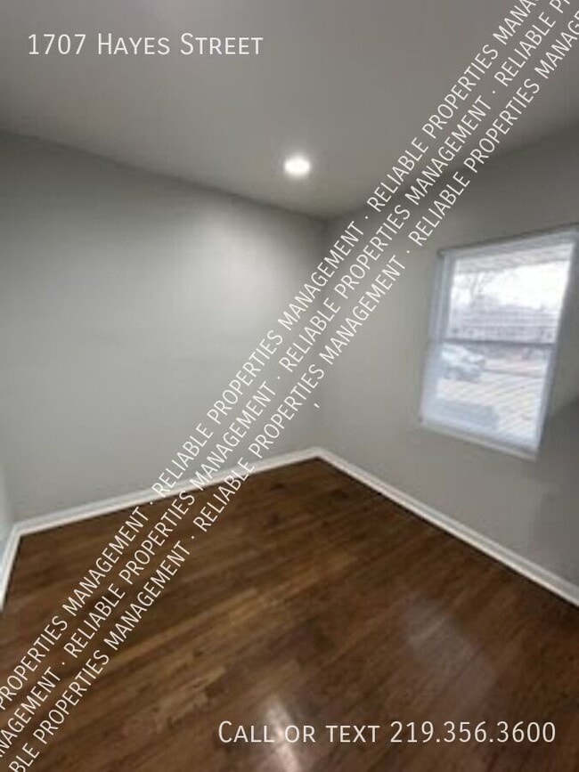 Photo - 1707 Hayes St