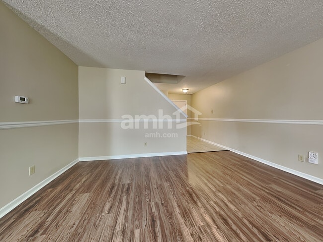 Photo - 106 Frostwood Ln