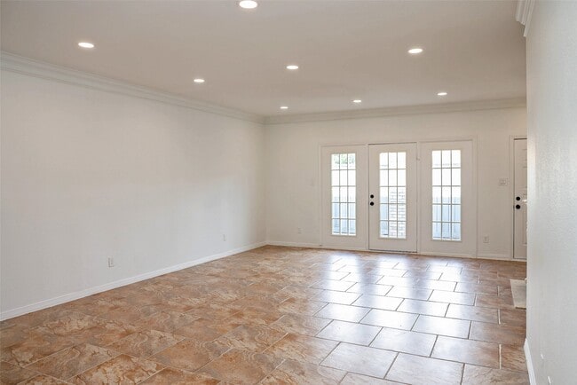 Photo - 290 Wilcrest Dr