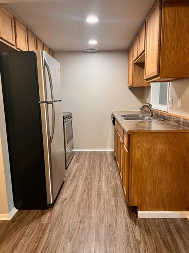 Photo - 1147 Abbey Ln Unit B6