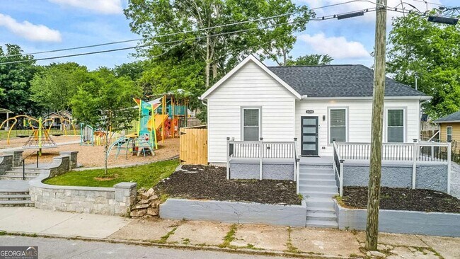 Photo - 620 Echo St NW