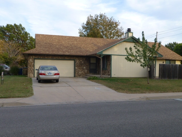 Building Photo - 600 N Oak Forest Ln Rental