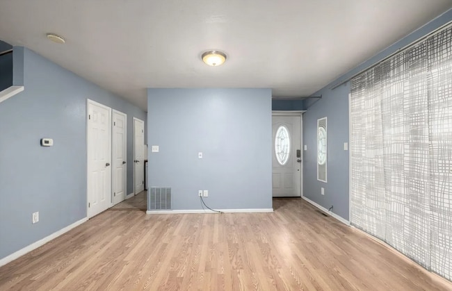 Sala de estar - 8023 Wolff St