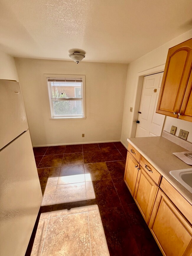 Comida - 335 N Alvarado St