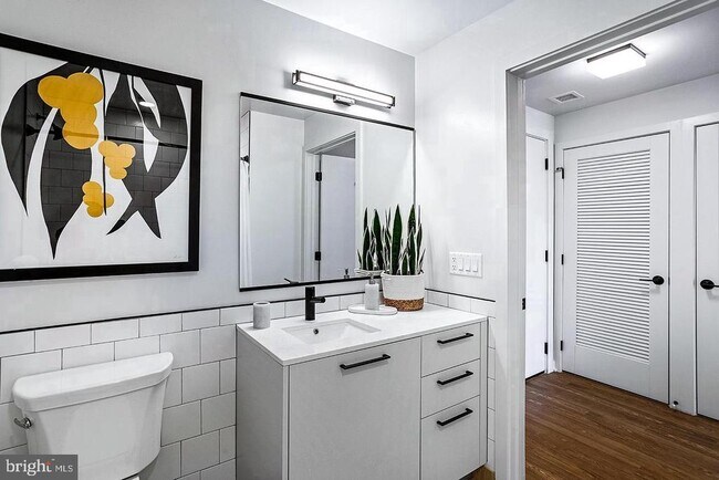 Photo - 1625 Eckington Pl NE Unidad 314