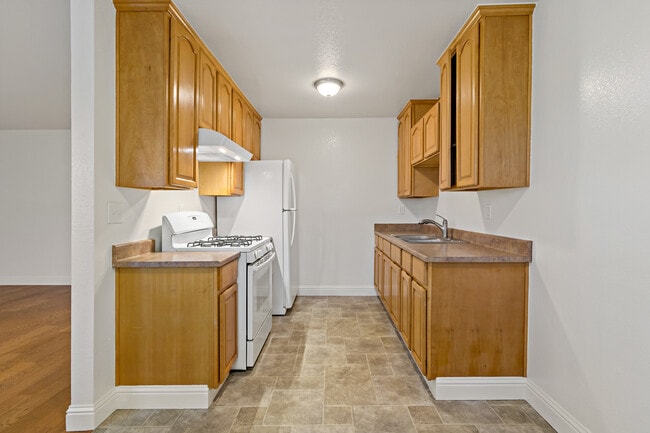 Building Photo - 21 Leisure Ln