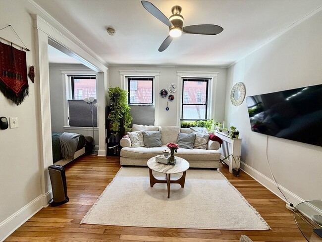Building Photo - 36 E Newton St Unit 2