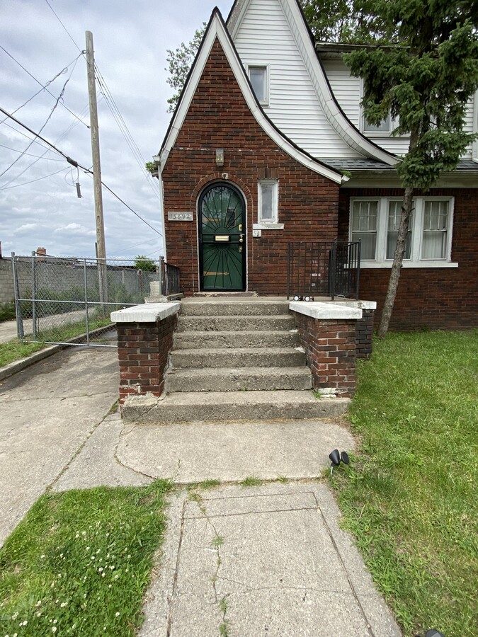 1st floor 15892 Indiana - 15892 Indiana St Townhome
