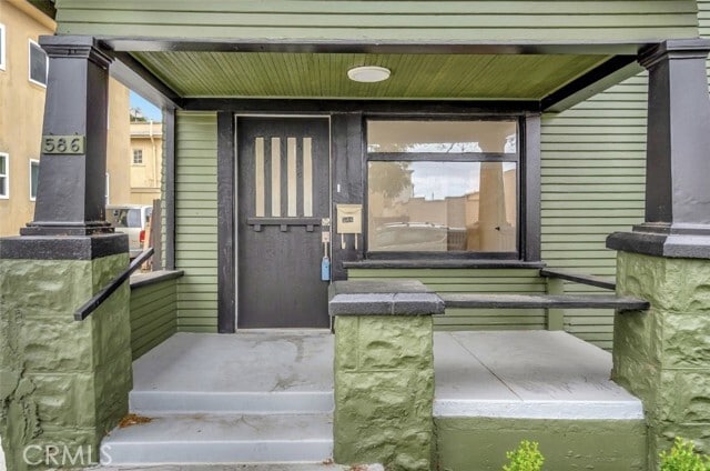 Photo - 586 W 12th St