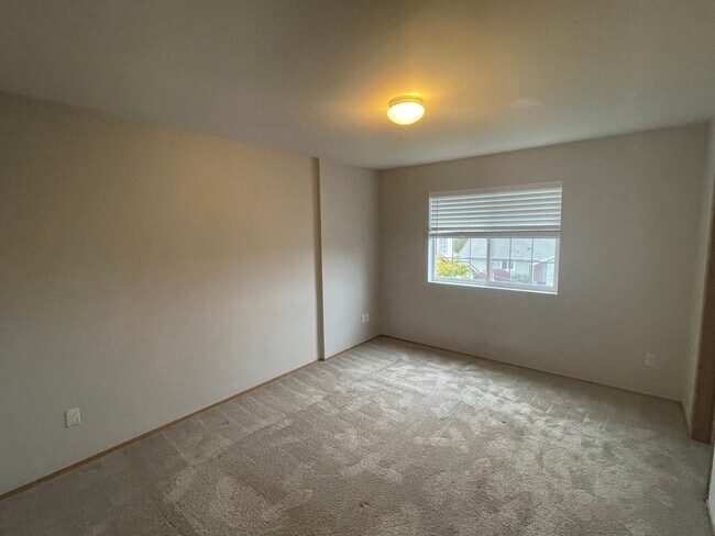 Photo - Lovely 3 Bedroom Coupeville Home! Huge Back Yard