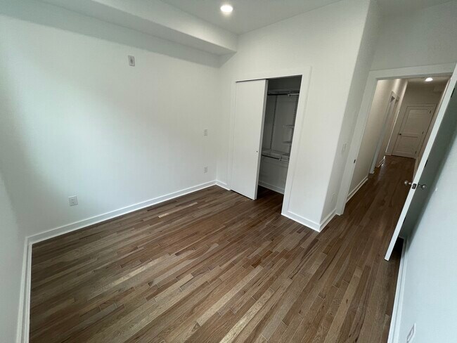 Photo - 675 N 39th St