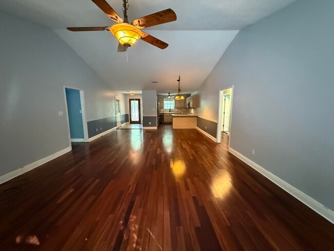 Photo - 1584 Chadwick Way