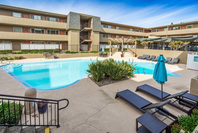 Building Photo - University Court Rental