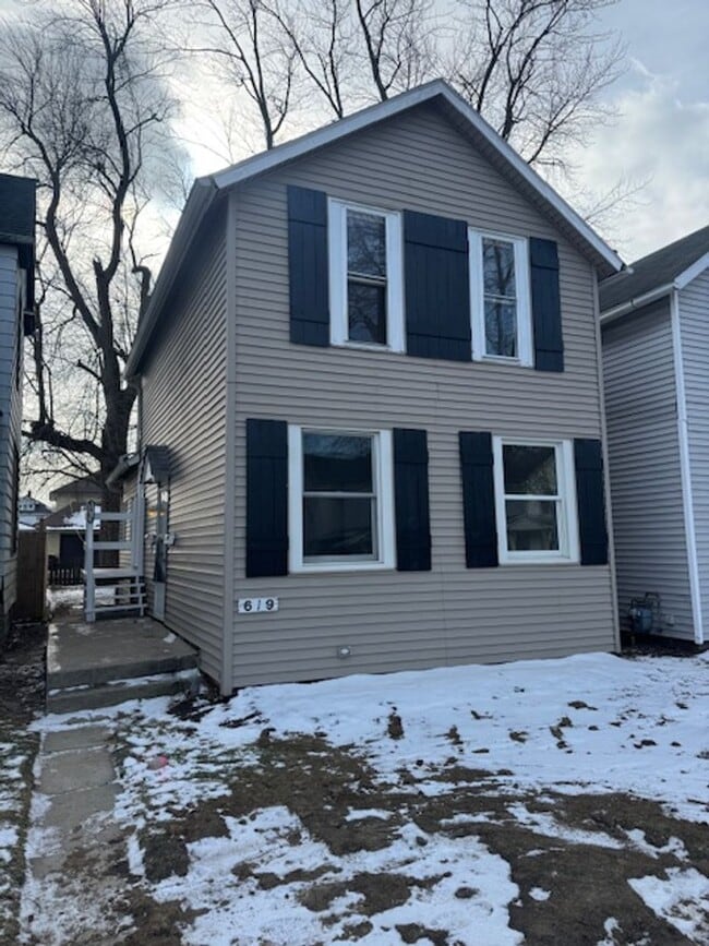 Building Photo - 619 3rd St Unit 619 3rd St.