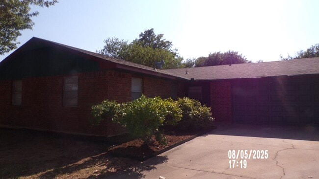 Building Photo - Fantastic Redo located in Terrace Hills.$2... Rental
