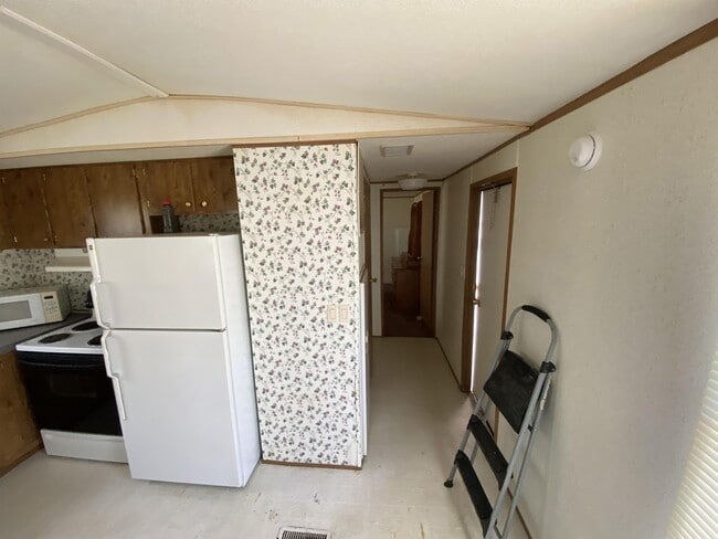 Photo - 2094 Mount Sherman Rd