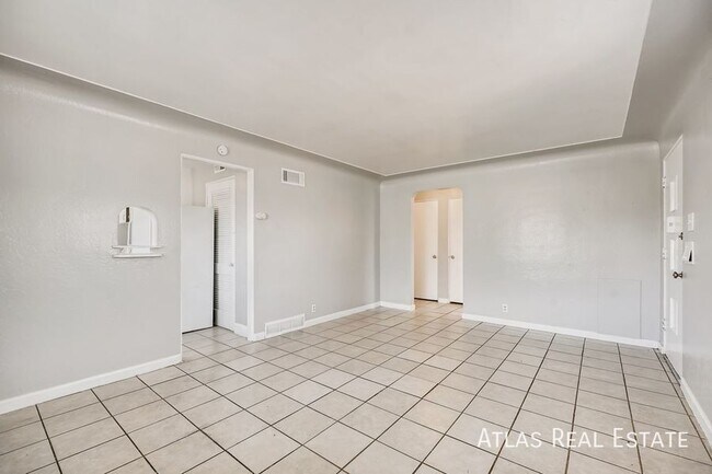 Photo - 1379 Lansing St Apartment