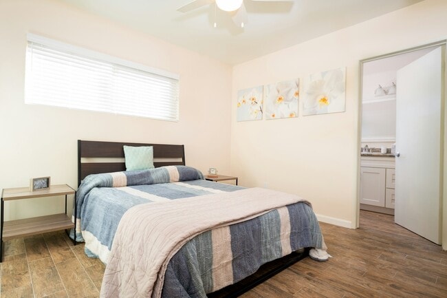 Photo - 17417 Vanowen St Unit 04