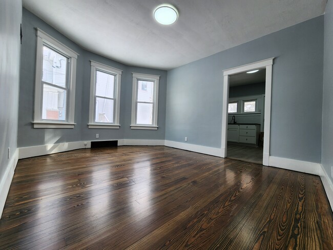 Building Photo - 121-123 Ridgeway Street Unit 123 Rental