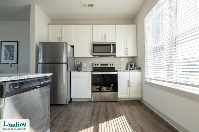 Photo - 340 W 25th St Unidad 10-302.1407068
