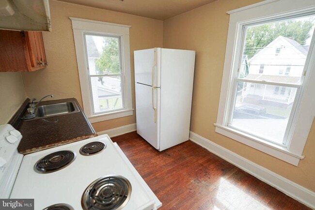 Photo - 235 Newton St