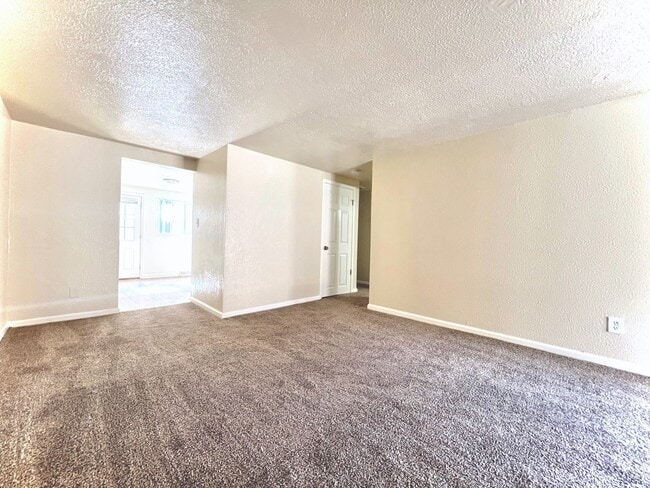 Photo - 8101-8195 W 9th Ave Unidad 8141