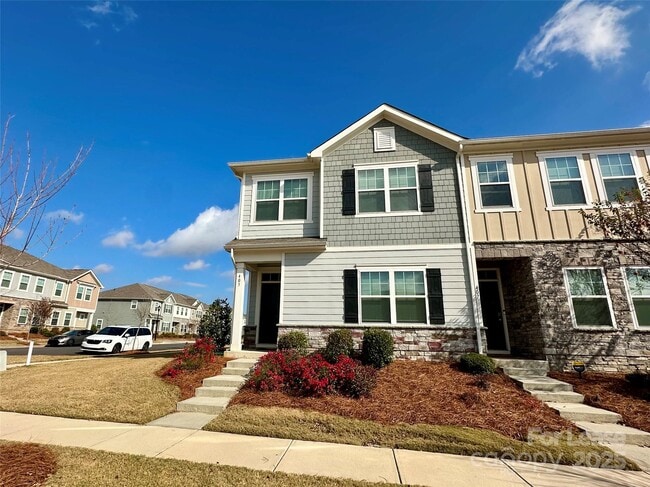 Photo - 403 Wescott St