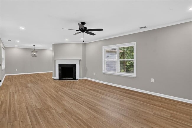 Photo - 1220 Roxboro Dr NE