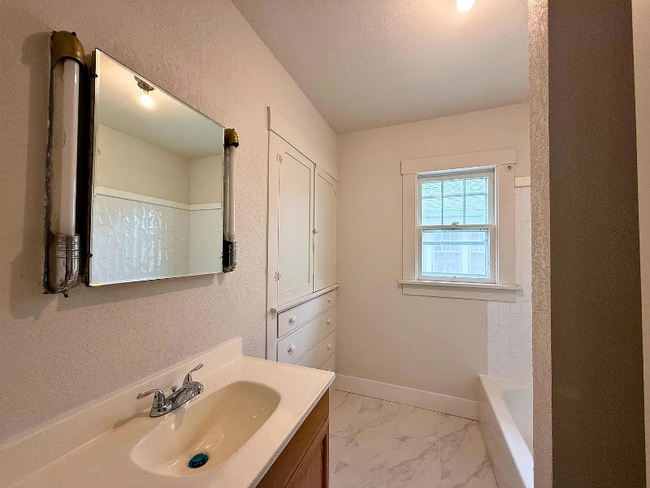 Photo - 904 E Ash St