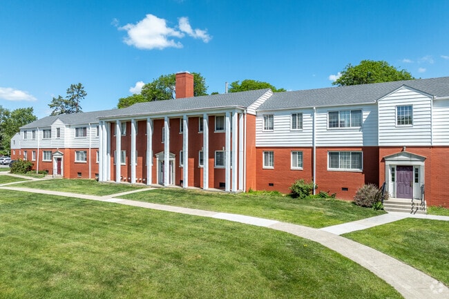 Photo - Franklin Court Apartments