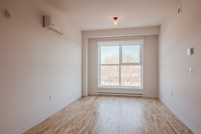 Photo - 4350 Av. de l'Hôtel-de-Ville Unit 401