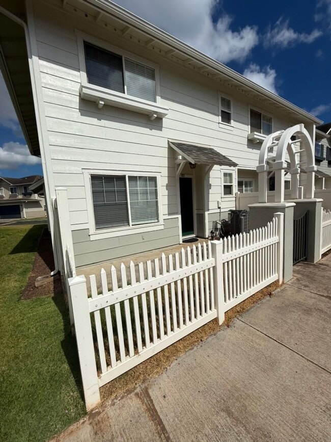 Building Photo - 91-1031 Kaimalie St Rental