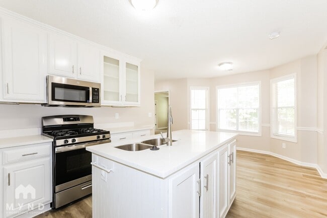 Photo - 283 Hunters Chase